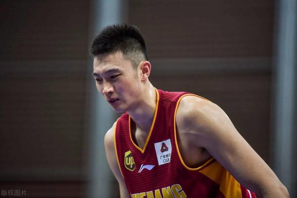 又一次墊腳，CBA聯盟什麼時候才能嚴懲這樣的球員