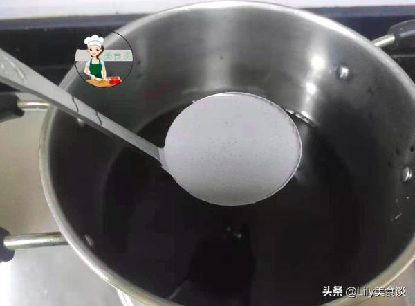 夏天，這蒸糕常做給家人吃，一拌一蒸，爽滑筋道香甜，營養不上火