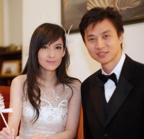 12位不生孩子的香港女星,有人幸福,有人後悔,有人悽慘離世 12位不生孩子的香港女星,有人幸福,有人後悔,有人悽慘離世