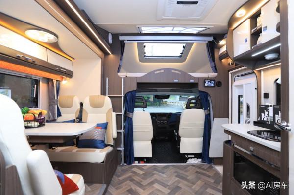 奇瑞3.0T豪華房車！配置高階，帶自動巡航，21度電，65寸家庭影院