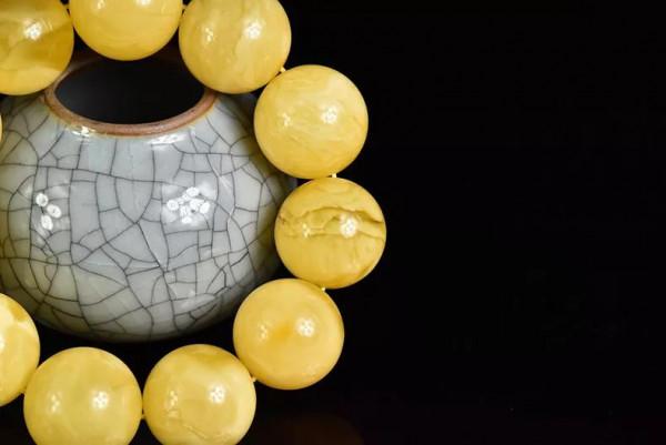 白花蠟和雞油黃哪個好?什麼樣的顏色才是最珍貴的? 白花蠟和雞油黃哪個好?什麼樣的顏色才是最珍貴的?