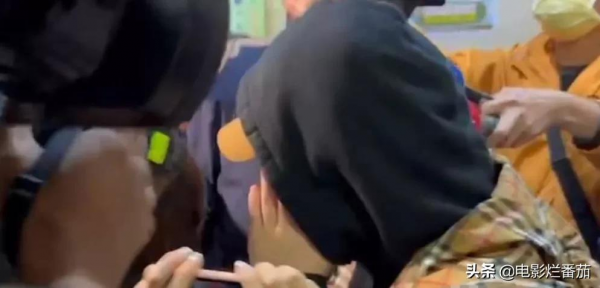 吳宗憲兒子涉毒被捕,父親嘴上要求重罰,轉頭就花10萬為之保釋 吳宗憲兒子涉毒被捕,父親嘴上要求重罰,轉頭就花10萬為之保釋