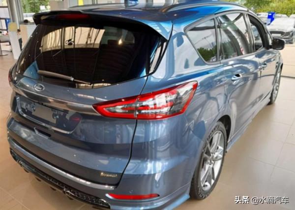 福特新款中型MPV海外實拍:7座佈局+混合動力,可惜與中國無緣 福特新款中型MPV海外實拍:7座佈局+混合動力,可惜與中國無緣