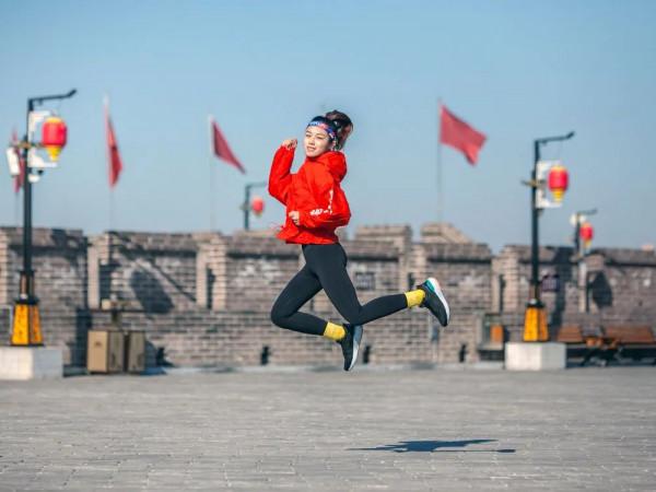 361°E韌跑鞋：快來體驗柔韌回彈的牛皮糖腳感