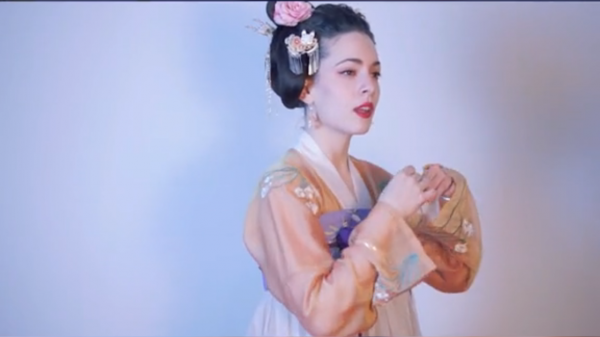 美籍女歌手唐伯虎：漢語十級，說中國話唱中國歌，中國才是我的家