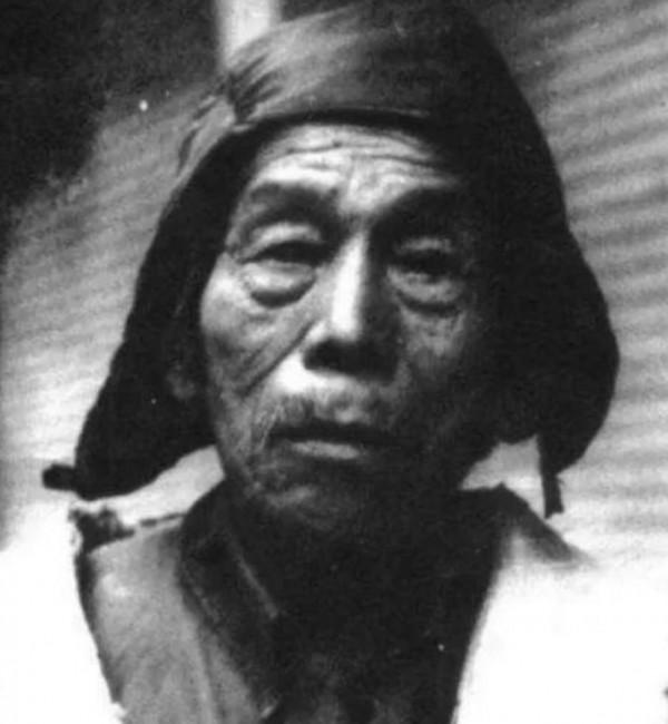 1981年,他躲入深山“登基”,發展了55名佳麗,其中還有村鎮幹部 1981年,他躲入深山“登基”,發展了55名佳麗,其中還有村鎮幹部