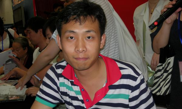 張譯：娶大5歲二婚女，從被嘲醜到百億票房影帝