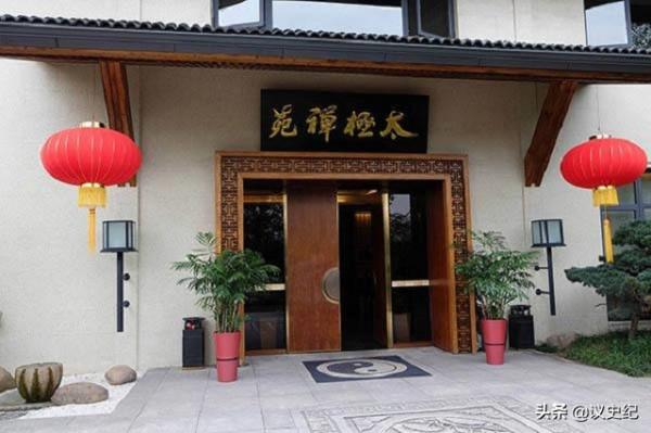 馬雲保鏢曾捨命擋子彈，年入百萬買房買車，馬雲卸任後過得咋樣？