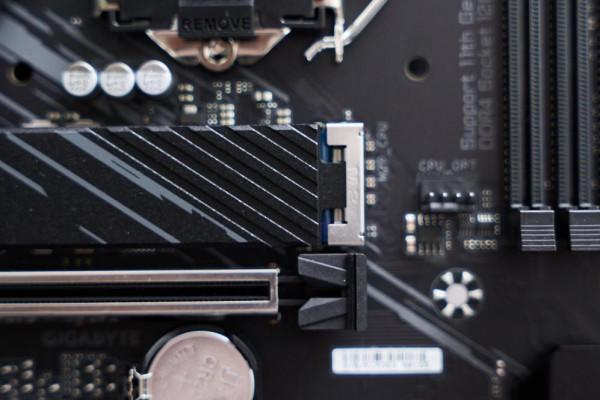 不到600塊,12相供電能帶i9的B560主機板 不到600塊,12相供電能帶i9的B560主機板