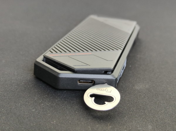 不止神光RGB燈效！效能也是怪獸級別！ROG S500行動硬碟拆解評測