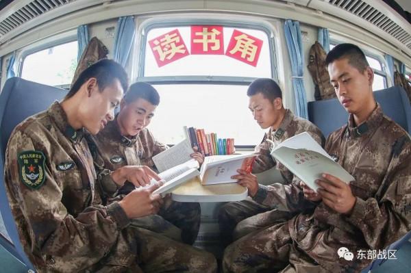 揭秘｜兵哥哥在軍列上如何過國慶節？