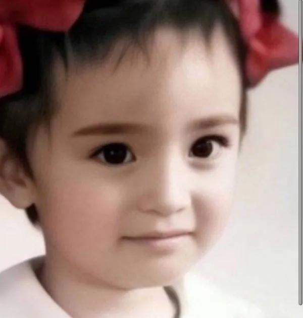 明星的小時候,趙露思完全就是迷你版,黃曉明真的不是哈利波特? 明星的小時候,趙露思完全就是迷你版,黃曉明真的不是哈利波特?