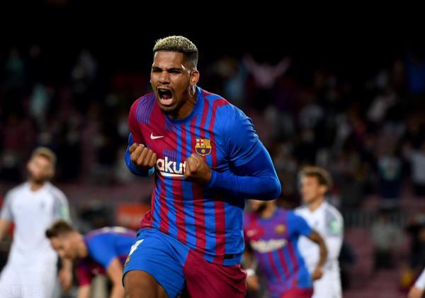 西甲-巴薩87秒丟球90分鐘進球 主場1-1格拉納達 阿勞霍絕平救主