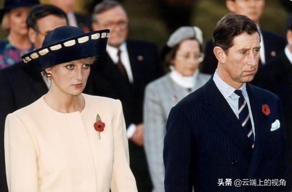 戴安娜獨自一人在泰姬陵黯然神傷,多年後這張相片讓威廉悲痛欲絕 戴安娜獨自一人在泰姬陵黯然神傷,多年後這張相片讓威廉悲痛欲絕