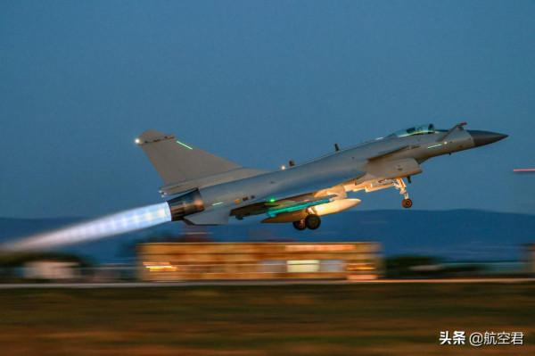 殲-10效能不足，FC-31遲遲未能定型，殲-11的接班人在哪裡