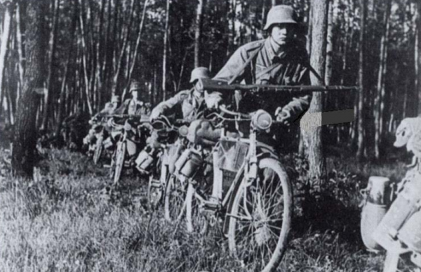 騎著腳踏車征戰歐洲：二戰德國腳踏車大軍的軍用腳踏車是什麼樣的