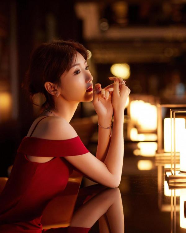 毛曉彤可以是甜美可愛的鄰家妹妹,也可以是主宰舞臺的霸氣女王 毛曉彤可以是甜美可愛的鄰家妹妹,也可以是主宰舞臺的霸氣女王