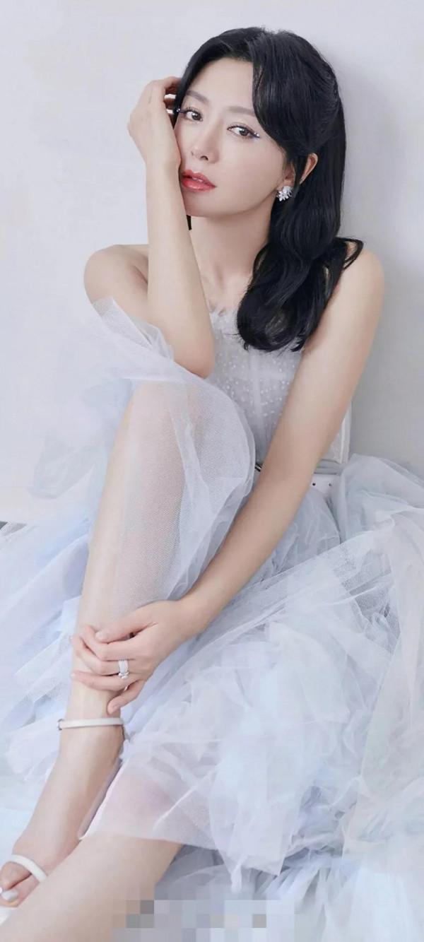 秦嵐《突圍》齊本安背後的女人強勢歸來,曾因黃曉明賠千萬違約金 秦嵐《突圍》齊本安背後的女人強勢歸來,曾因黃曉明賠千萬違約金