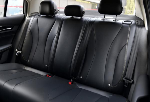 家用代步車之爭:長安逸動VS榮威i5誰更強? 家用代步車之爭:長安逸動VS榮威i5誰更強?