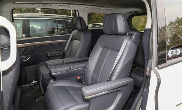 外觀上檔次，空間寬敞，乘坐舒適，實拍體驗傳祺M8大師系列至尊版