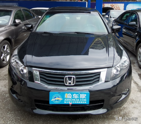 08年的八代雅閣報價5萬,掀開後備箱奇臭難聞,買主砍價2萬被拒 08年的八代雅閣報價5萬,掀開後備箱奇臭難聞,買主砍價2萬被拒