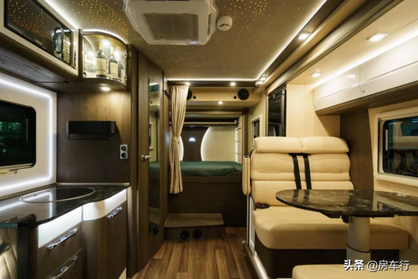 宇通新車重磅釋出：廊橋式線條，臉譜式配色，內有星空頂