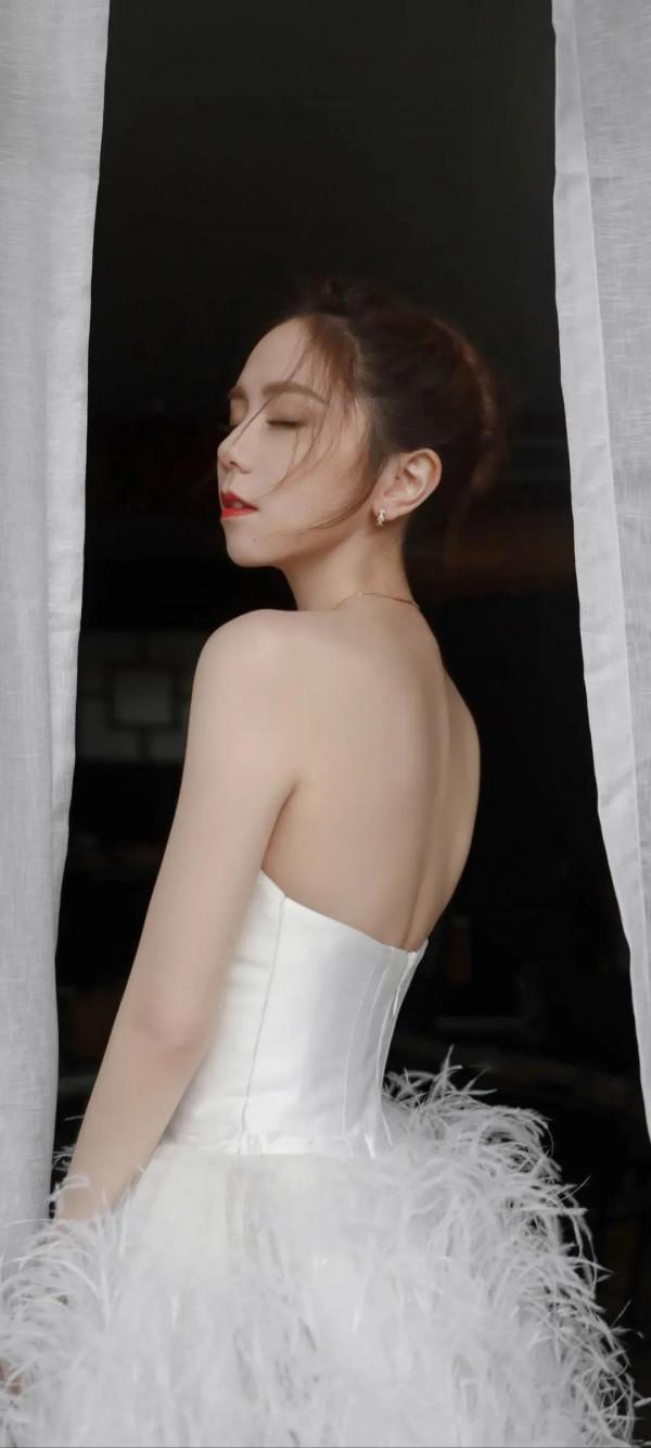 鄧紫棋桌布｜窈窕神女顏