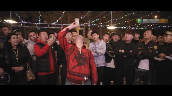 第一部口碑平平，如今宋曉峰再演“酒神”，上映首日便登頂熱度榜