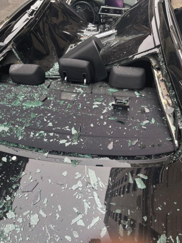 美國男子從30米高跳樓自殺,砸爆一輛車,自己居然沒事生還 美國男子從30米高跳樓自殺,砸爆一輛車,自己居然沒事生還