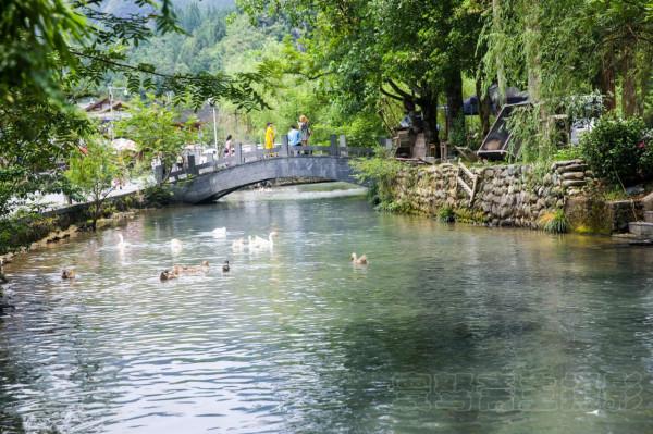 梵淨山下的雲舍村，曾經猴子愛喝的水，現在成了村民們的天然冰箱