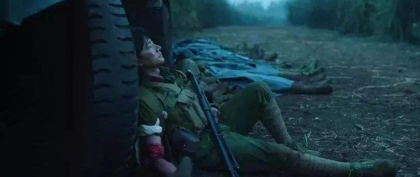 《芳華》戰鬥場面解析：越軍伏擊，解放軍反伏擊