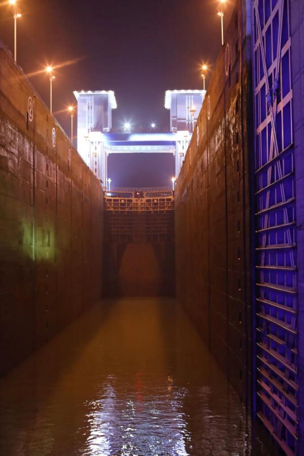 宜昌旅行最不容錯過:夜遊長江,翻越葛洲壩,現實版的水漲船高 宜昌旅行最不容錯過:夜遊長江,翻越葛洲壩,現實版的水漲船高