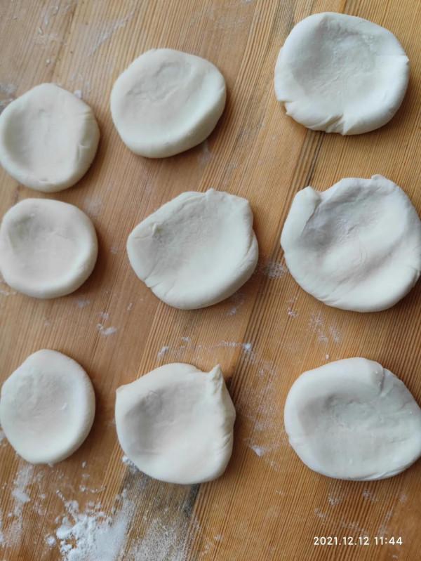 自家做的春餅,酸菜餡的好吃不得了不得了 自家做的春餅,酸菜餡的好吃不得了不得了