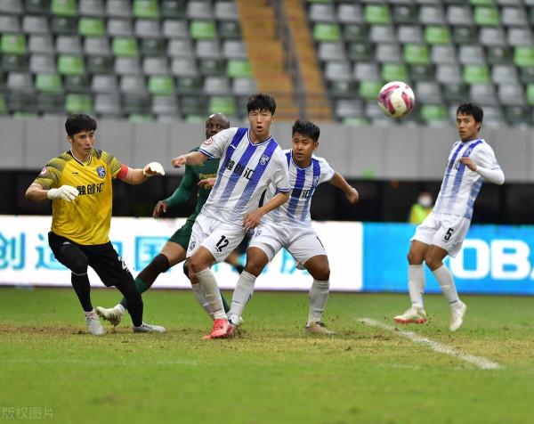 升班馬搶戲！武漢三鎮官宣3名外援後，內援挖廣州隊兩大國腳