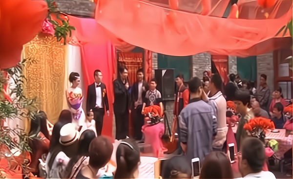 山西汾河岸的丁村，籌辦婚禮看出人情味兒，新郎新娘要祭祖