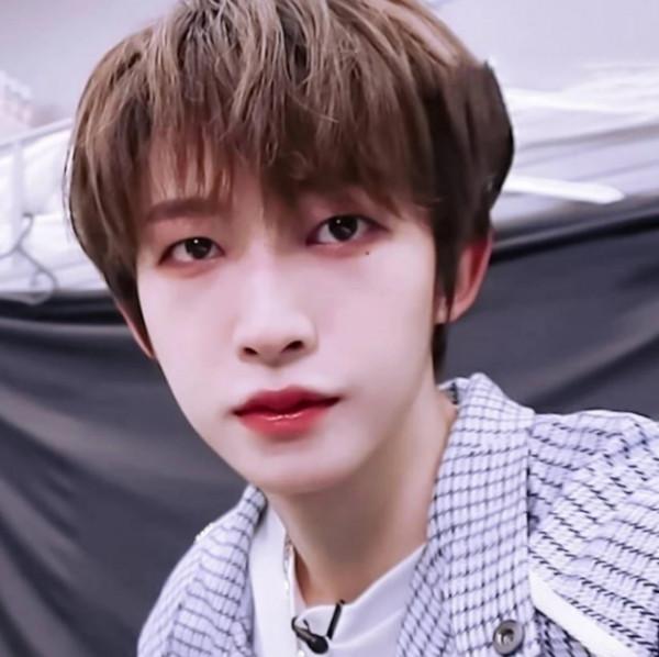 男網紅模仿鞠婧禕，穿女裝紋髮際線，被網友質疑回懟：我是個男人