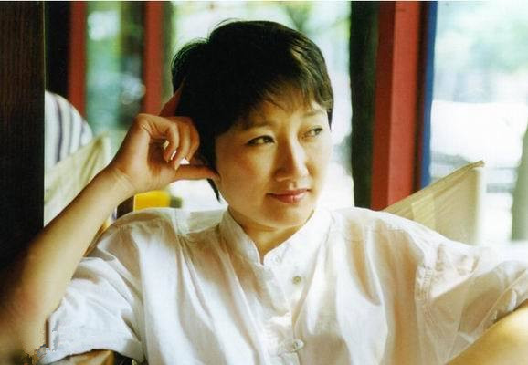 成方圓：兩段失敗婚姻，62歲活成少女，正在優雅老去