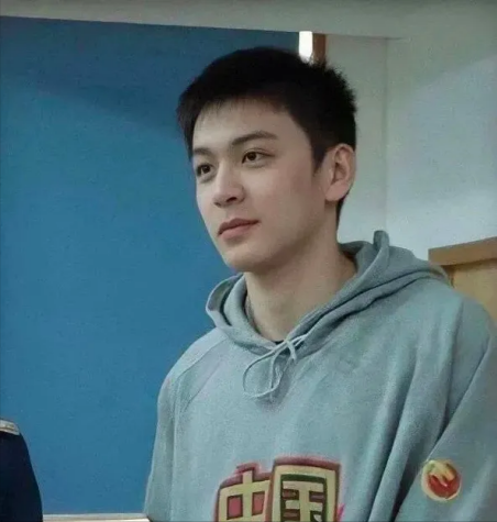 誰說娛樂圈沒有好男人?這五位早婚的男星,個個都是“寵妻狂魔” 誰說娛樂圈沒有好男人?這五位早婚的男星,個個都是“寵妻狂魔”