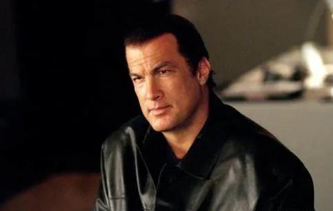 好萊塢巨星西格爾，從演員到政黨代言人，支援普京引發輿論爭議