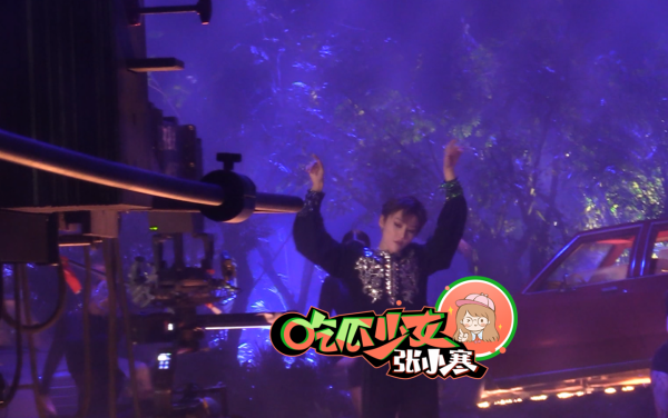 劉雨昕錄製MV 樹林中唱跳超帶感