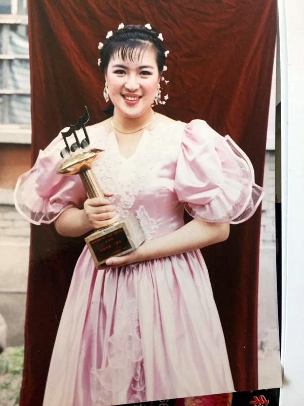 歌唱家萬山紅:離異後至今單身,與兒子是一個屋簷下的“租客” 歌唱家萬山紅:離異後至今單身,與兒子是一個屋簷下的“租客”