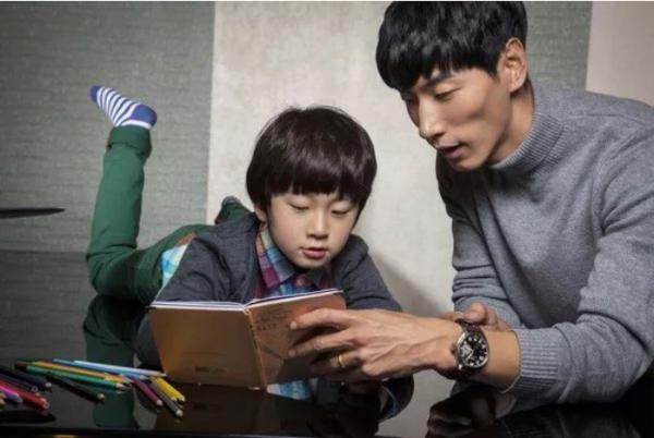 八年過去了,kimi蘑菇頭依舊,森碟盡顯女神範,石頭變化好大 八年過去了,kimi蘑菇頭依舊,森碟盡顯女神範,石頭變化好大