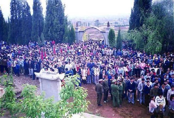 為軍長守墓47年,80歲終盼來英雄後人:為英雄守墓,我不能食言 為軍長守墓47年,80歲終盼來英雄後人:為英雄守墓,我不能食言