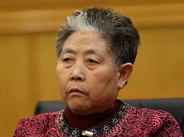 金嗓子退市，老乾媽不辣，十三香不香，農民企業家為何屢屢碰壁？