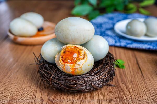 建議中老年人：冬季多吃4種健康食物，好吃不貴，對身體好