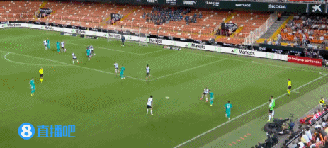 西甲-本澤馬絕殺維尼修斯傳射 皇馬3分鐘2球2-1逆轉瓦倫