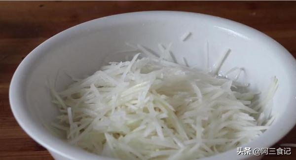 糯米里加1根蘿蔔,這樣做實在太香了,出鍋全家搶著吃,真解饞 糯米里加1根蘿蔔,這樣做實在太香了,出鍋全家搶著吃,真解饞