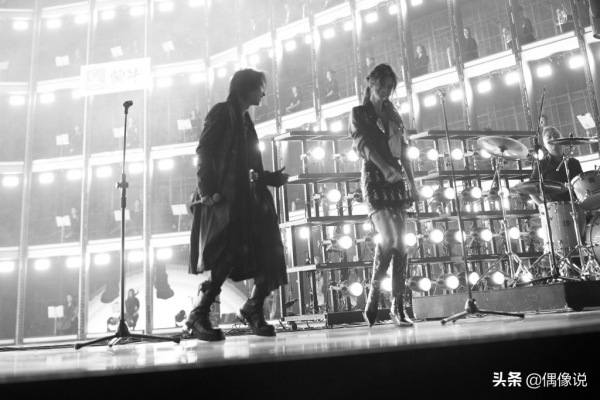 Angelababy曬與Molly的合照,學Molly嘟嘴,原相機下的五官好標緻 Angelababy曬與Molly的合照,學Molly嘟嘴,原相機下的五官好標緻