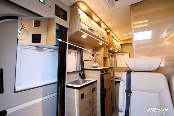 衛航全新配色邁阿密藍，情懷還是創新？實拍V590藍色進化版房車