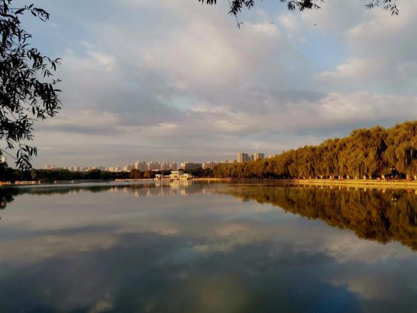 濃墨重彩的瀋陽市北陵公園最美水面倒影